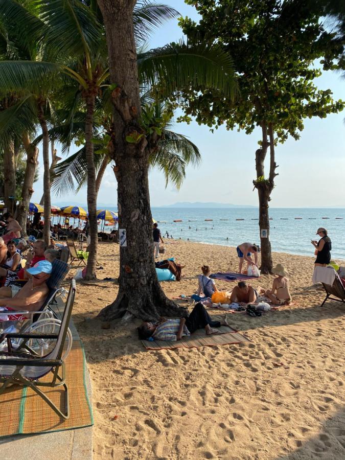 Jomtien Beach Hostel & Guesthouse Exterior photo